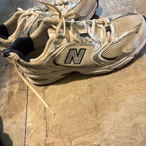 New balance unisex 530 size 5.5 color nave blue, sliver,& white